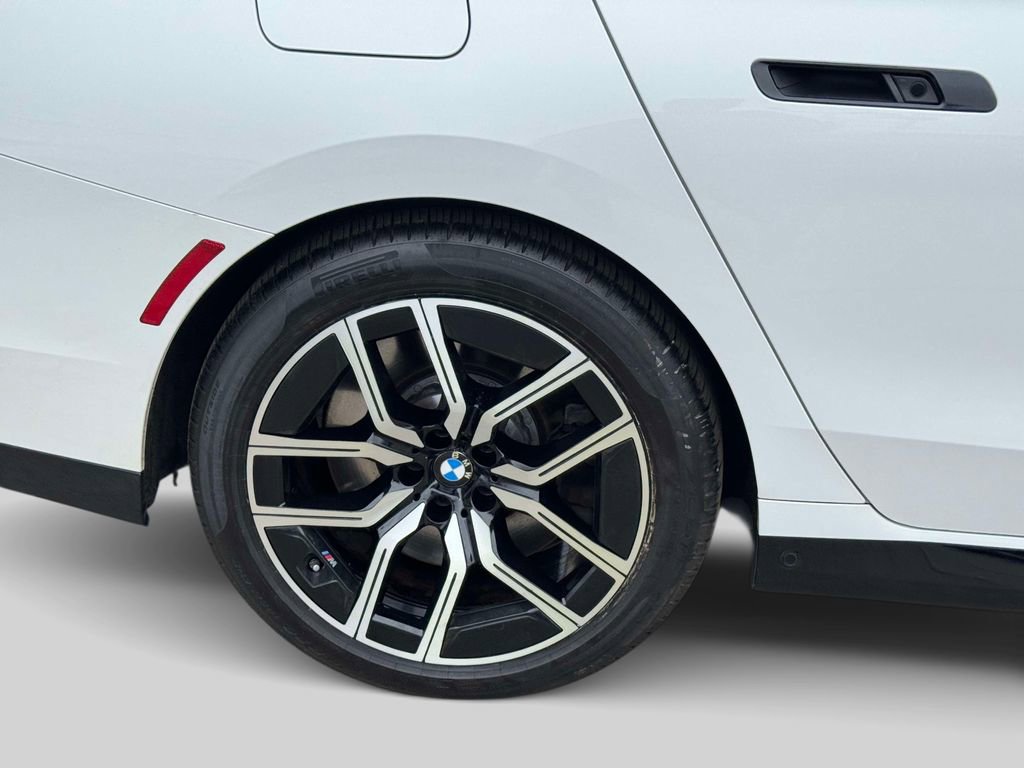 Certified 2023 BMW 760i xDrive w/ Executive Package image 9