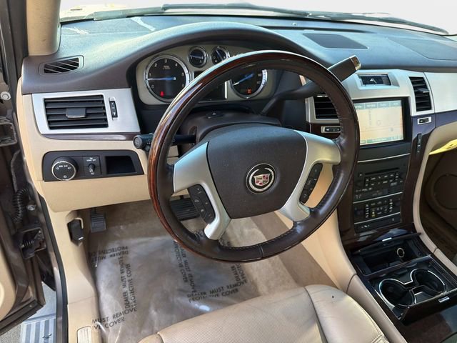 Used 2012 Cadillac Escalade Luxury image 21