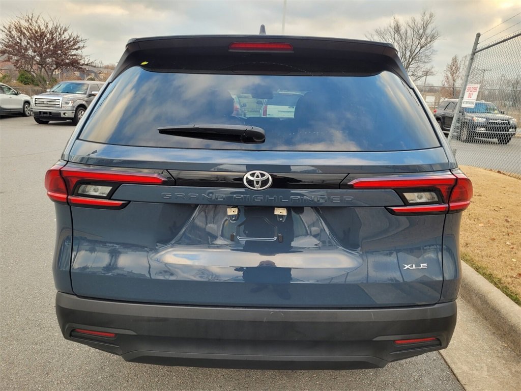 Used 2025 Toyota Grand Highlander FWD image 8
