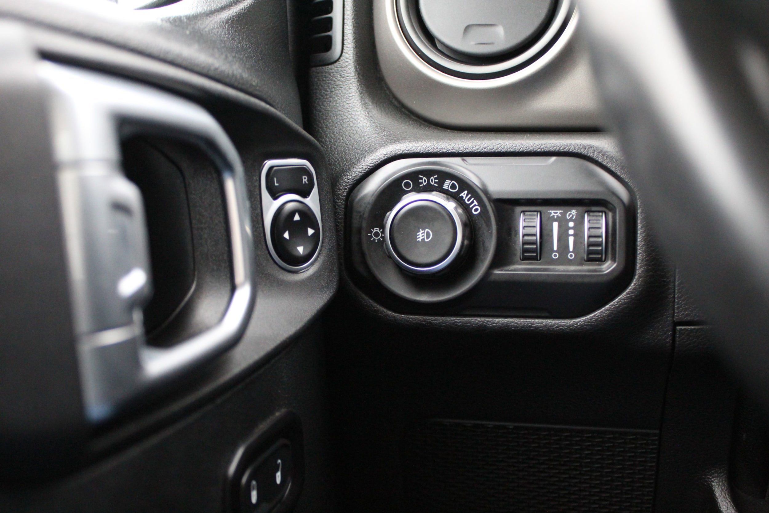 Used 2018 Jeep Wrangler Sport image 26