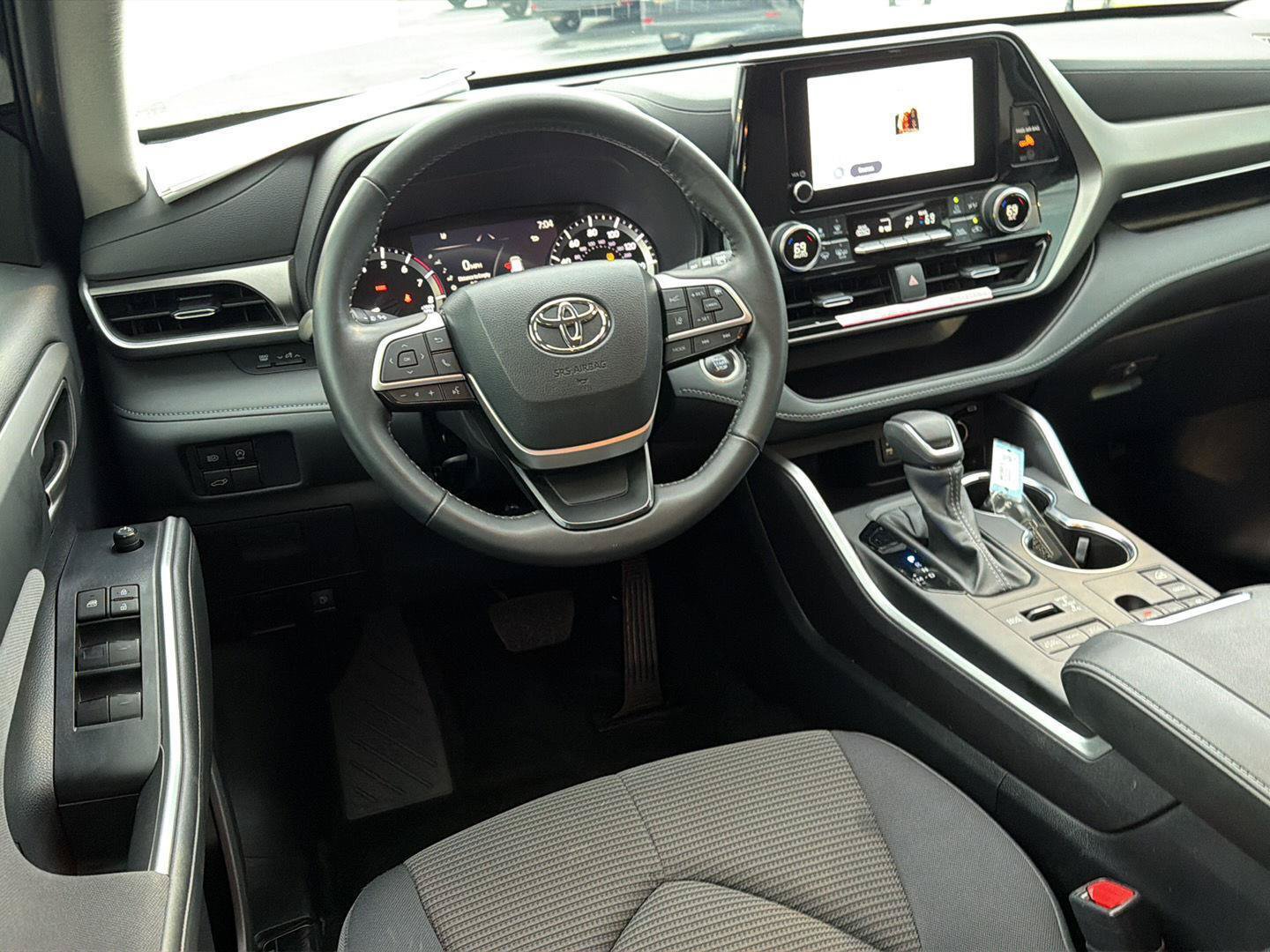 Certified 2024 Toyota Highlander LE AWD/4WD image 19