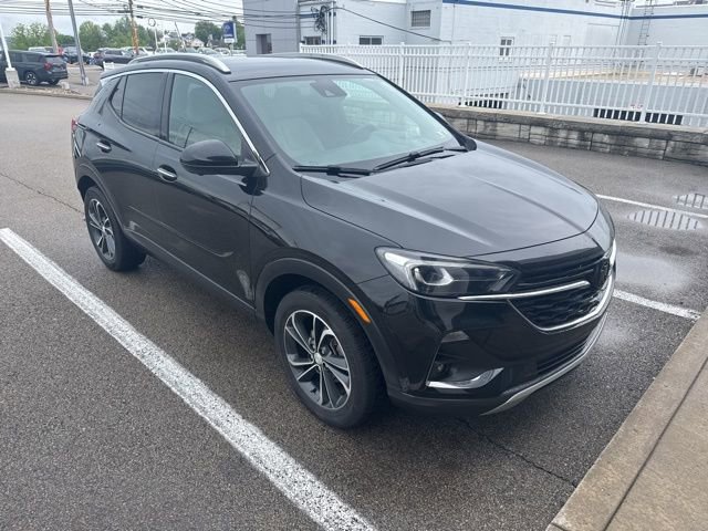 Used 2020 Buick Encore GX Essence w/ Advanced Technology Package AWD/4WD image 2