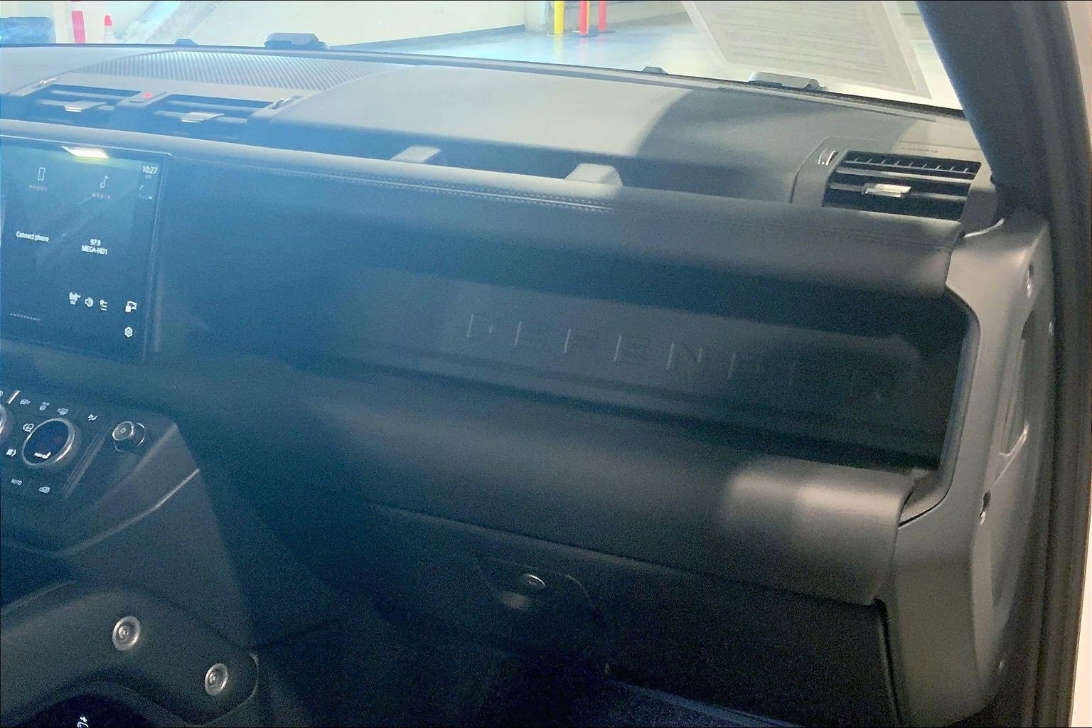 Used 2025 Land Rover Defender 130 S image 18