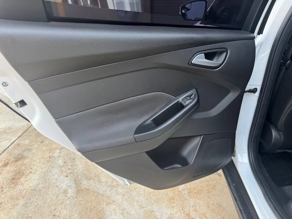 Used 2015 Ford Focus SE w/ Equipment Group 201A FWD image 20