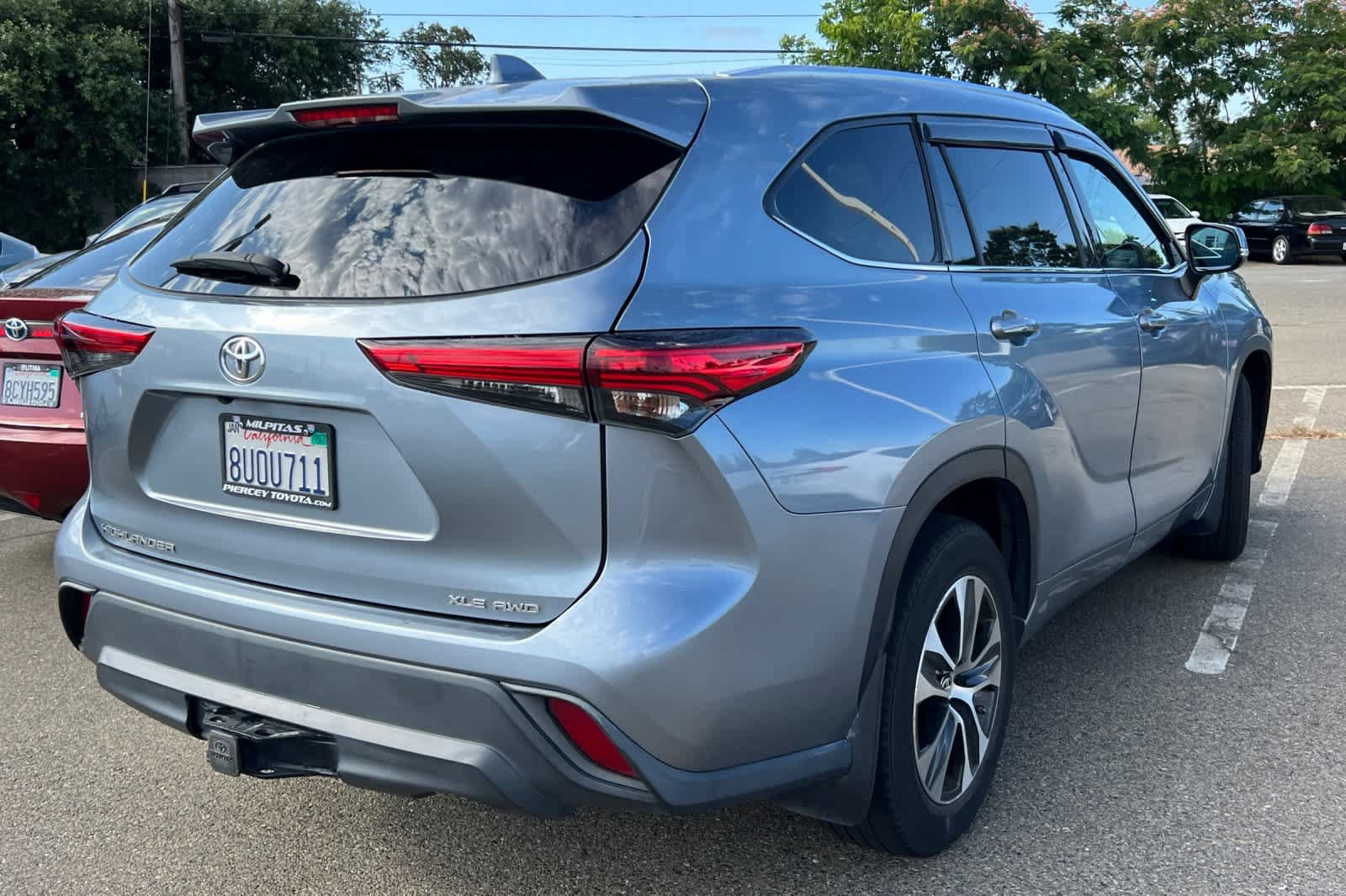 Used 2021 Toyota Highlander XLE AWD/4WD image 4