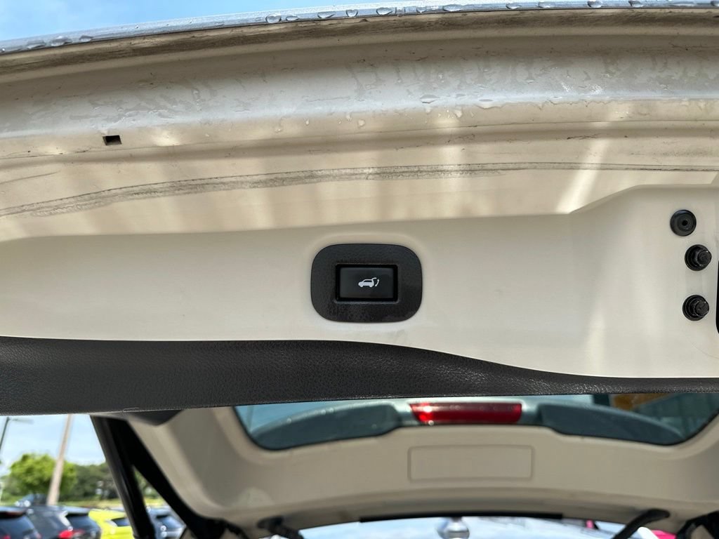 Used 2019 Nissan Rogue SV AWD/4WD image 13