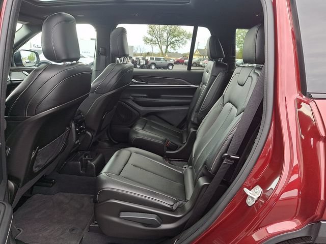 Used 2024 Jeep Grand Cherokee L Limited AWD/4WD image 10