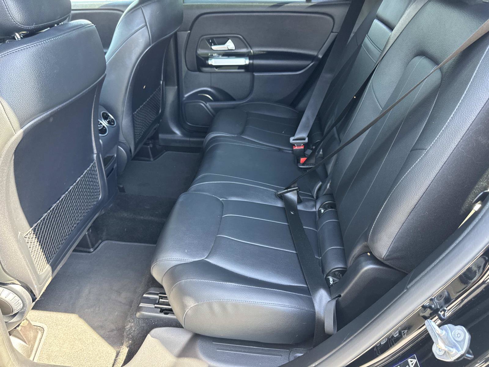 Used 2022 Mercedes-Benz GLB 250 image 27