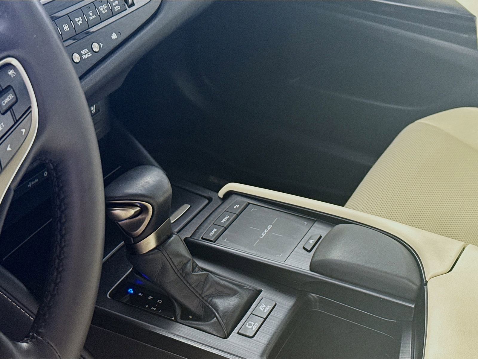 Used 2022 Lexus ES 300h w/ Premium Package image 7