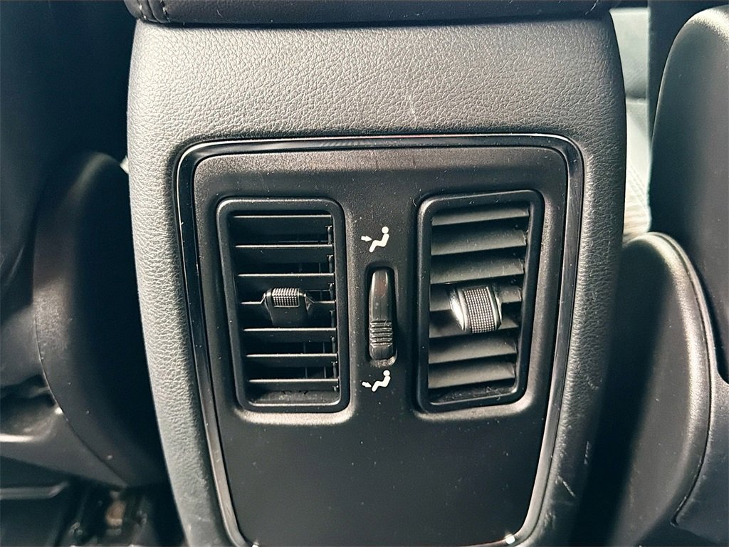 Used 2018 Jeep Grand Cherokee Laredo image 24