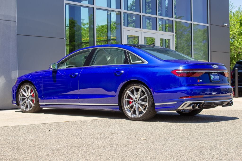 Used 2023 Audi S8 w/ S8 Comfort Plus Package AWD/4WD image 8