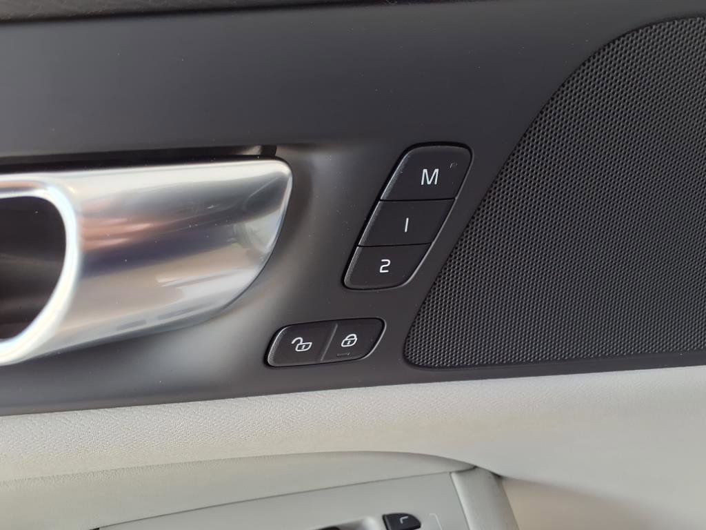 New 2025 Volvo V60 B5 Cross Country Plus w/ Protection Package Premier image 13