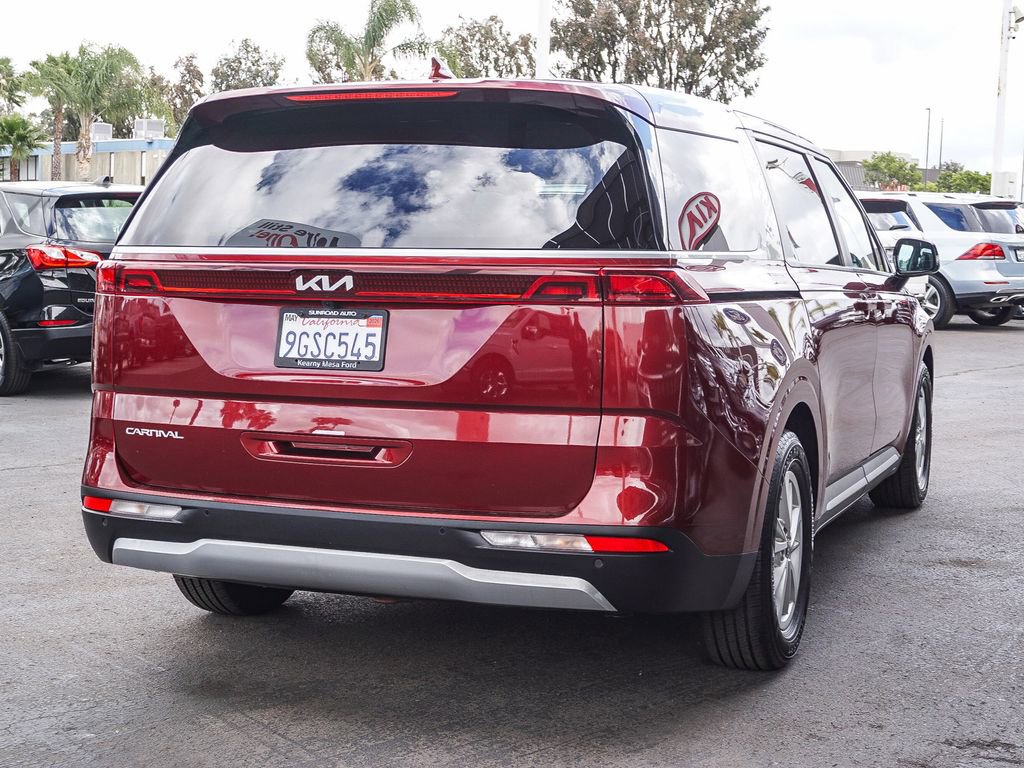 Used 2024 Kia Carnival LX FWD image 7