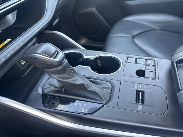 Used 2024 Toyota Highlander XLE FWD image 16