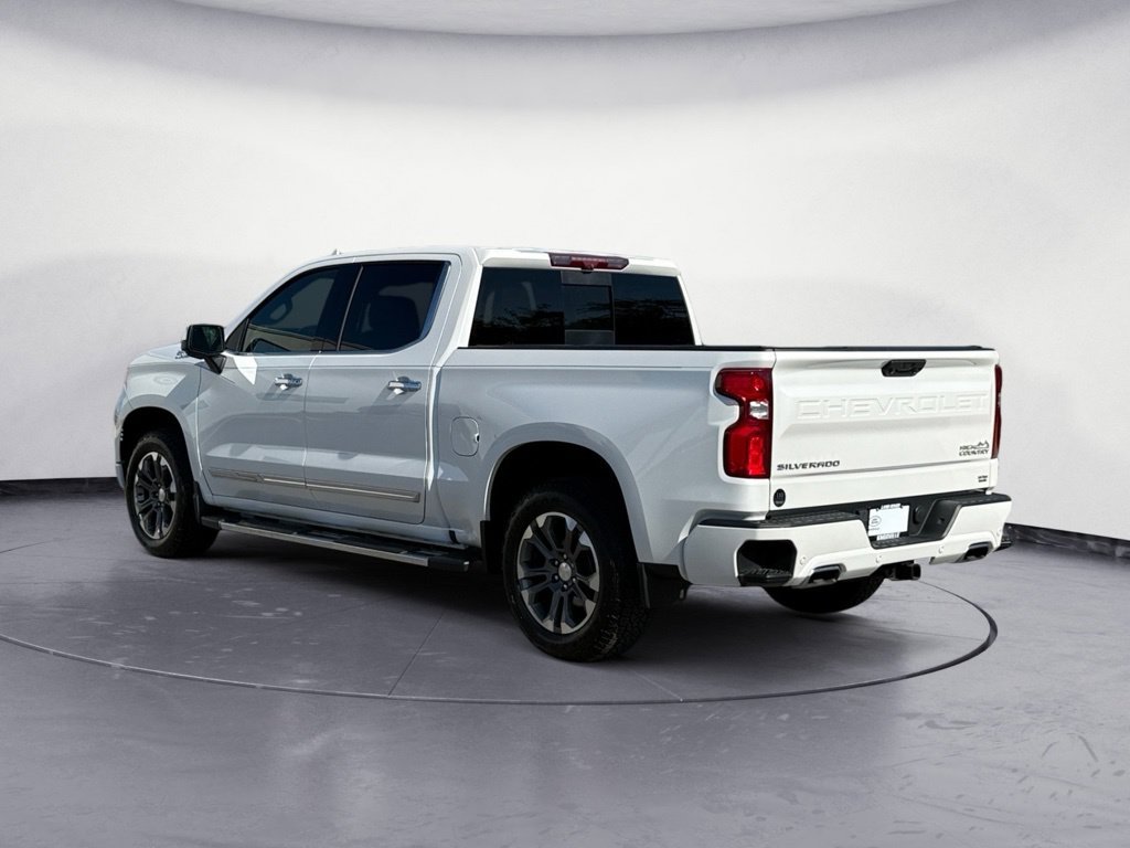 Used 2023 Chevrolet Silverado 1500 High Country w/ Technology Package AWD/4WD image 3