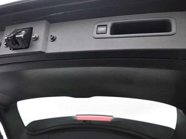 Certified 2023 Toyota Highlander XLE image 19