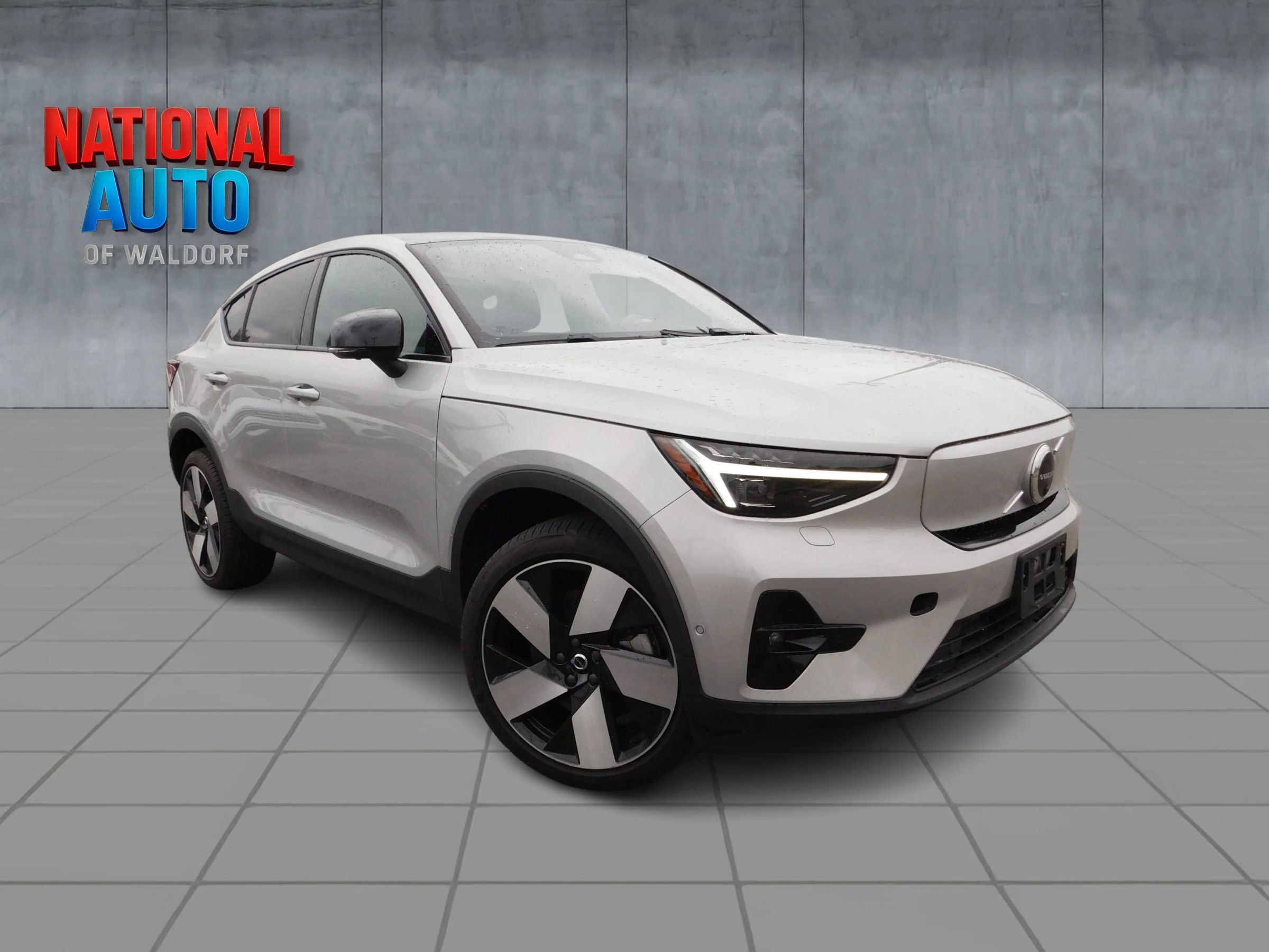 Used 2023 Volvo C40 P8 Recharge Ultimate AWD/4WD image 1