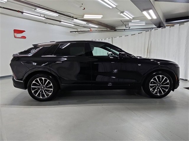 Used 2024 Cadillac Lyriq Sport image 9