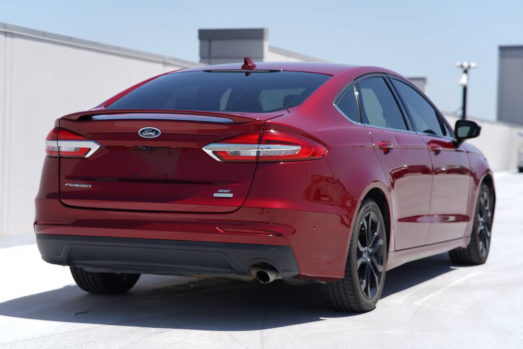 Used 2019 Ford Fusion SE w/ Equipment Group 151A FWD image 3