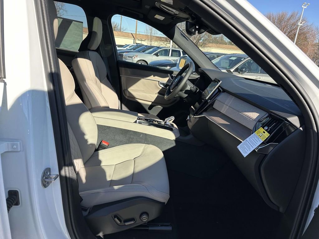 New 2026 Volvo XC90 B5 Plus w/ Protection Package Premier image 11