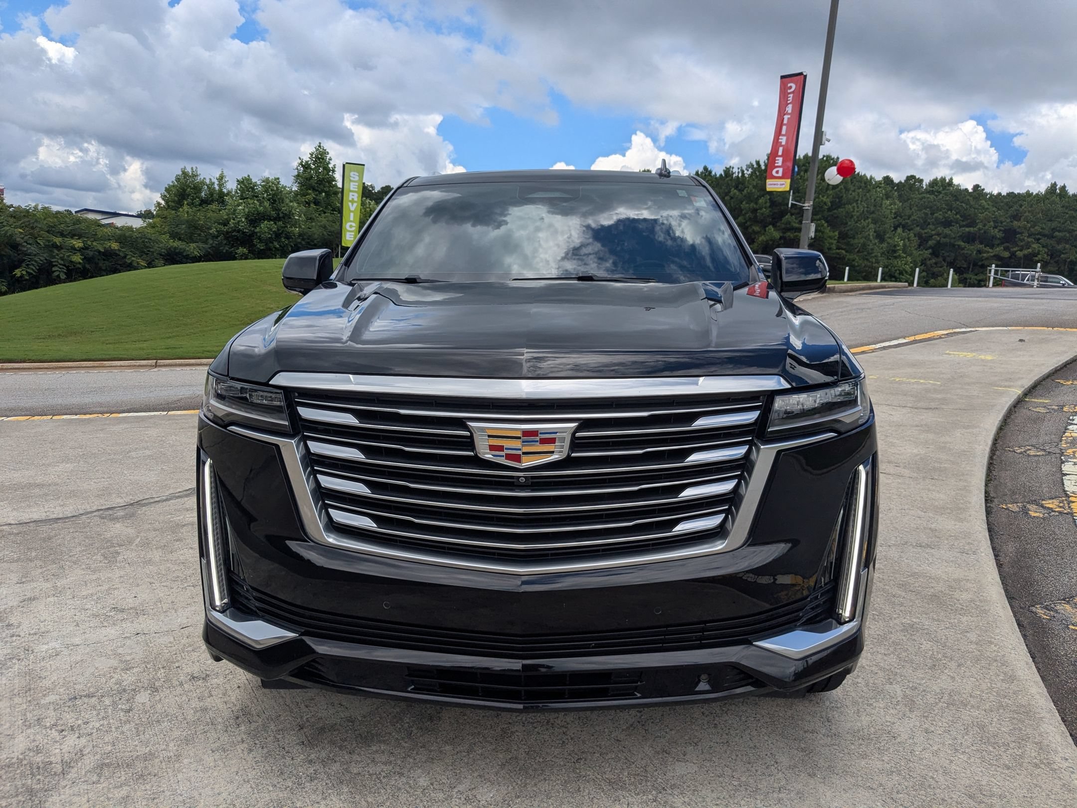 Used 2022 Cadillac Escalade Premium Luxury Platinum w/ Heavy-Duty Trailer Package AWD/4WD image 2