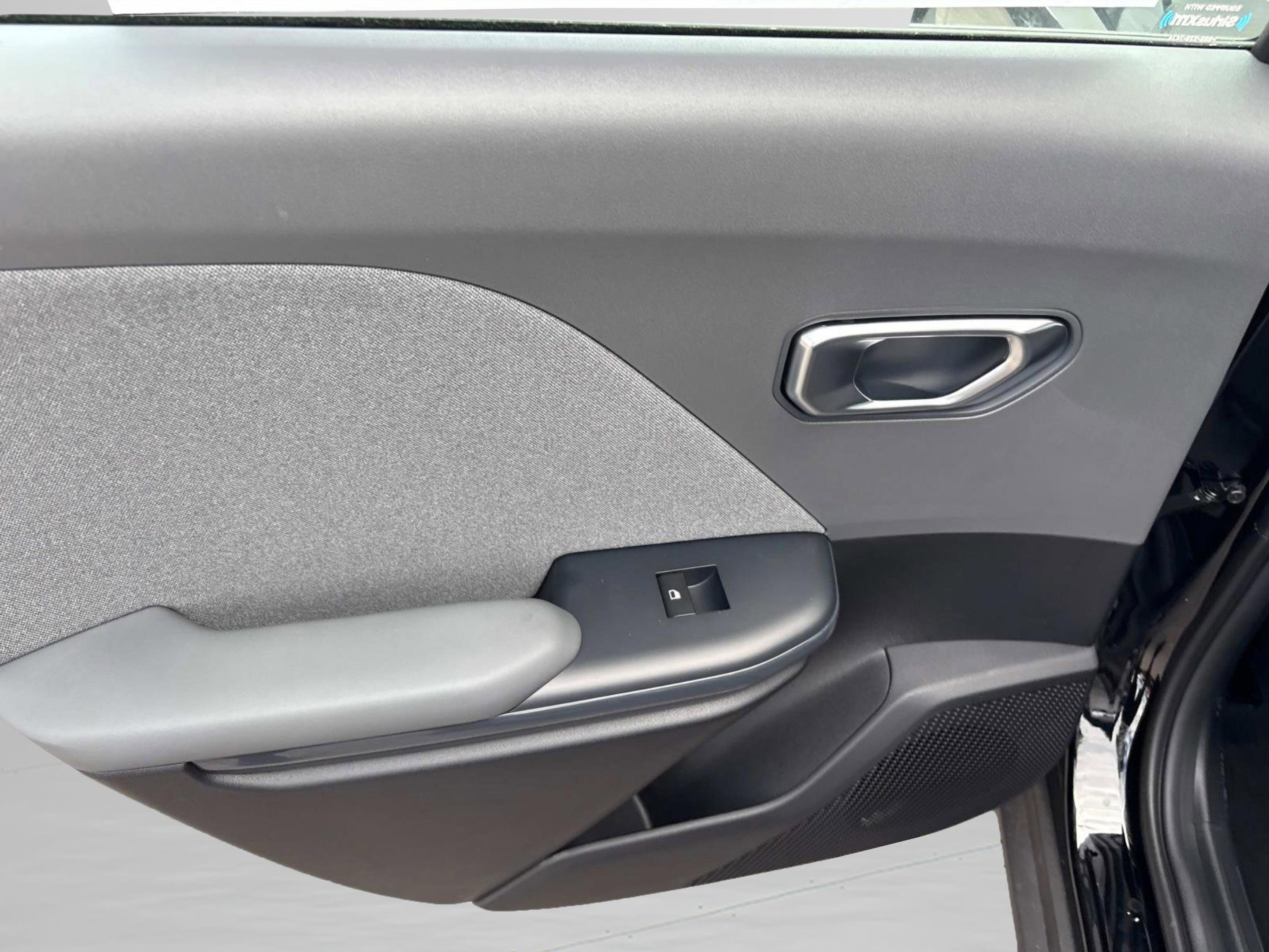 New 2025 Kia K4 EX image 17