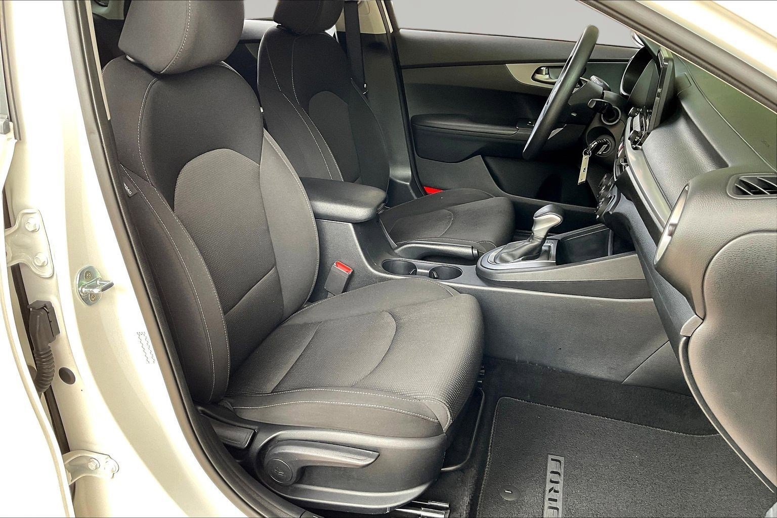 Used 2020 Kia Forte LXS FWD image 27