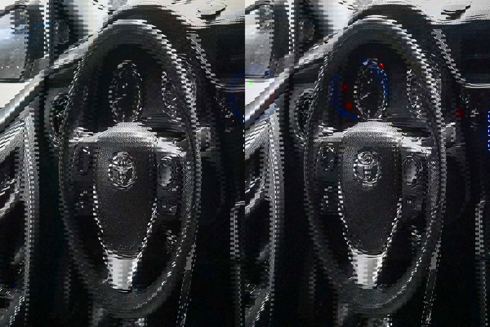 Used 2018 Toyota Corolla L w/ Body Protection Package FWD image 15