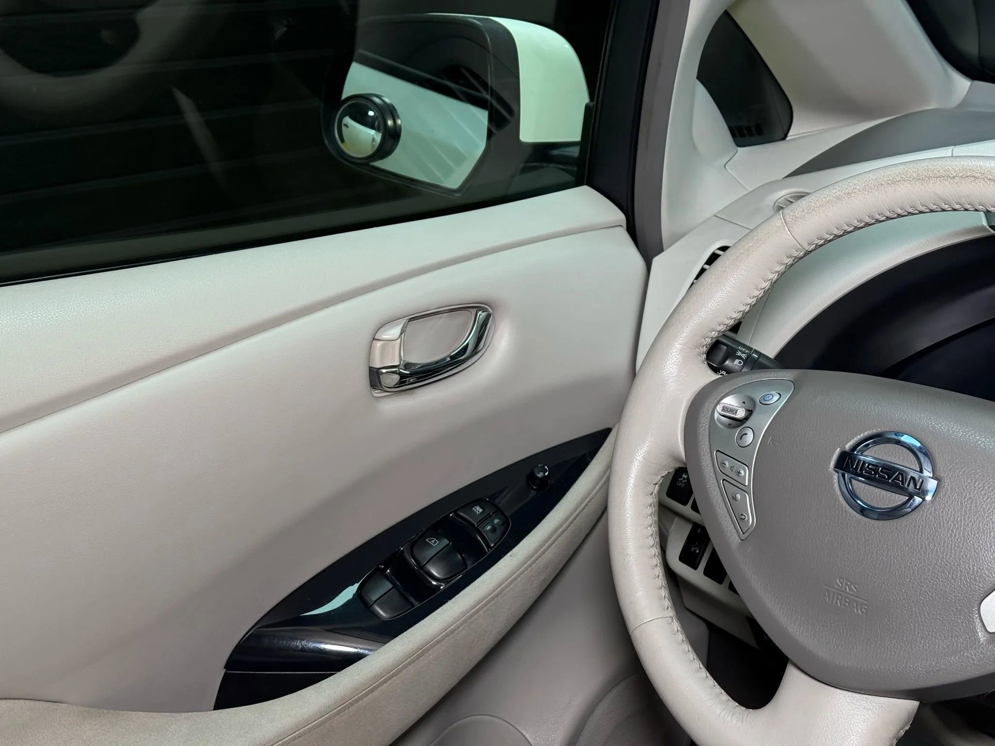 Used 2012 Nissan Leaf SV image 23