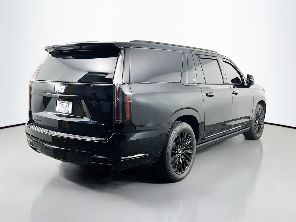 Used 2025 Cadillac Escalade ESV Sport Platinum w/ LPO, ONYX Package image 4
