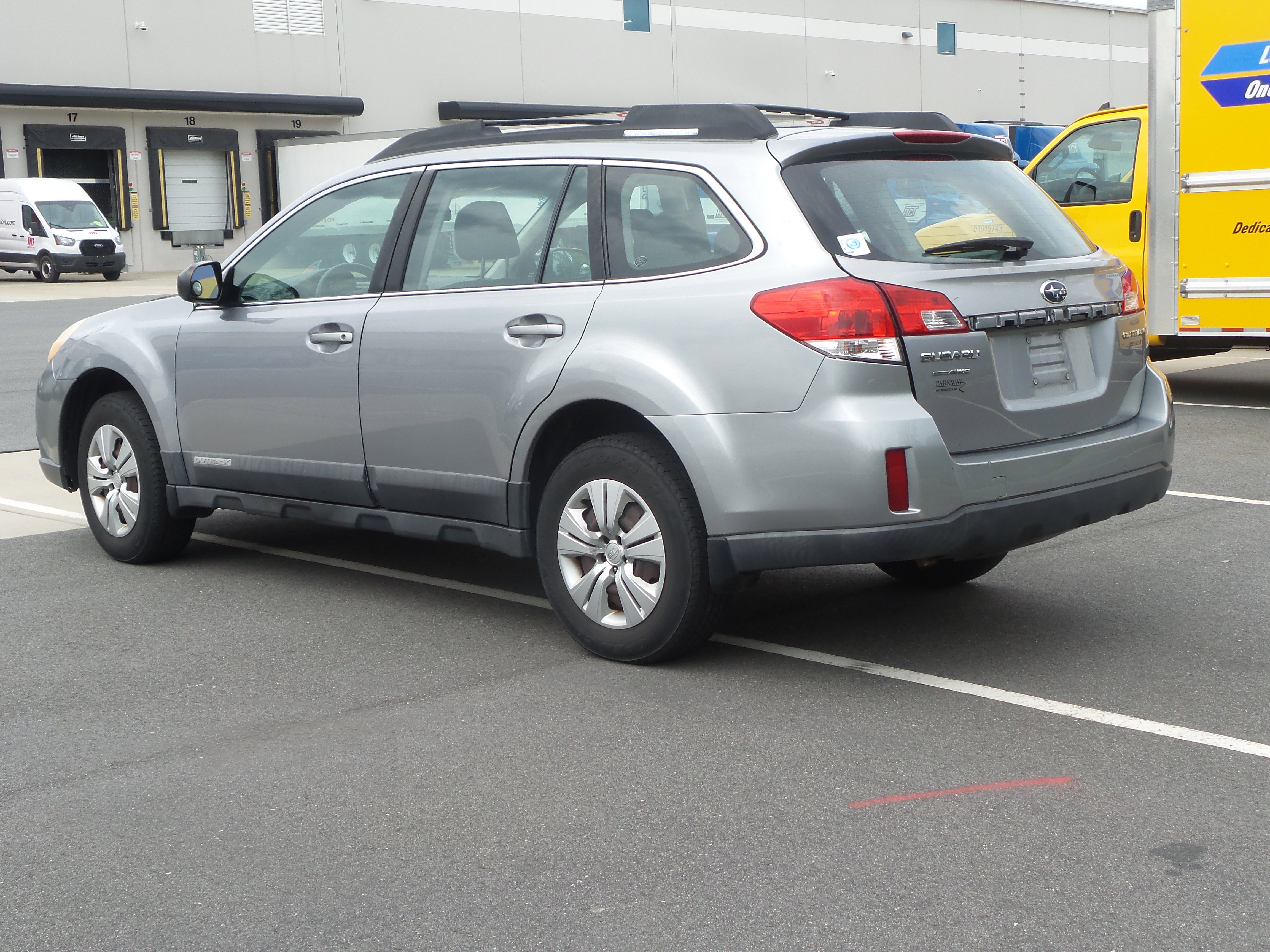 Used 2010 Subaru Outback 2.5i image 3