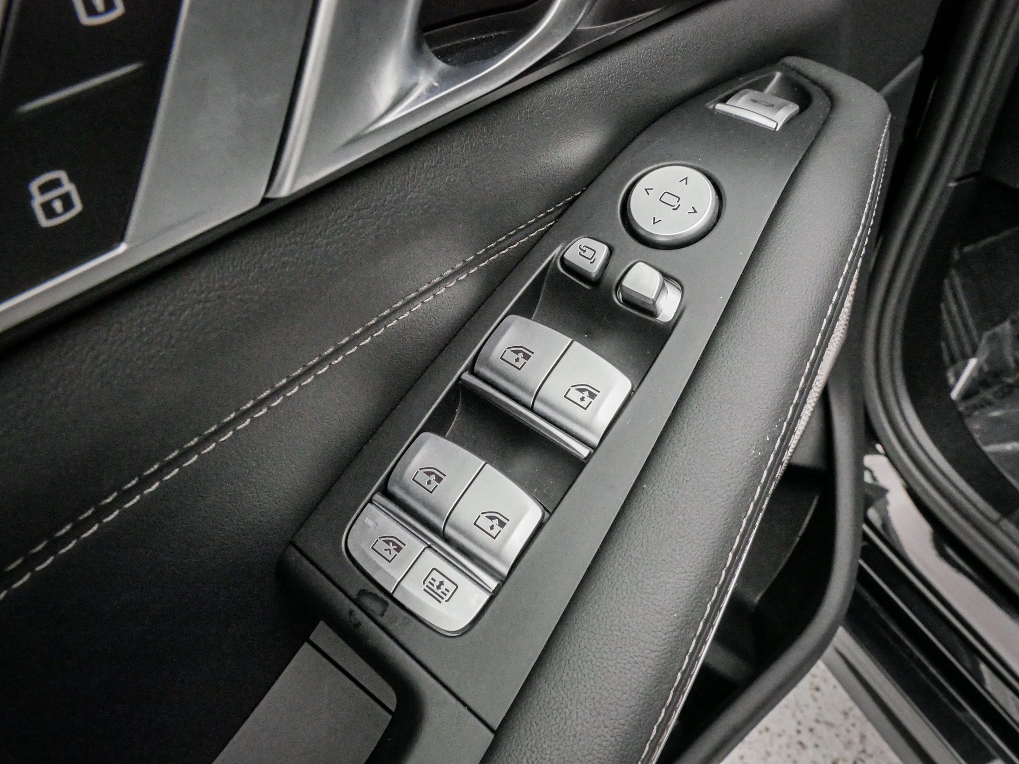 Used 2025 BMW ALPINA XB7 AWD/4WD image 15