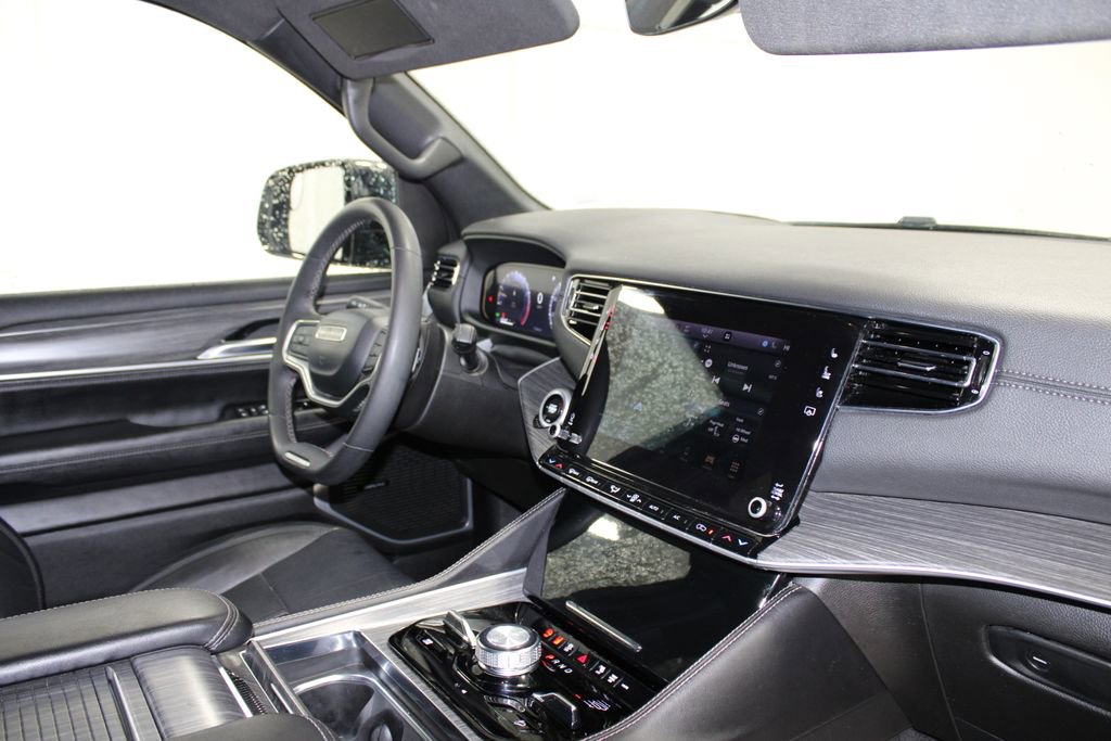 Used 2023 Jeep Wagoneer L Series III w/ Preferred Equipment Group image 40