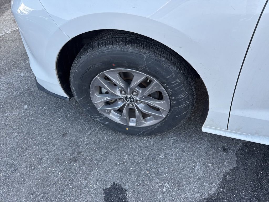 Used 2024 Toyota Sienna LE image 13