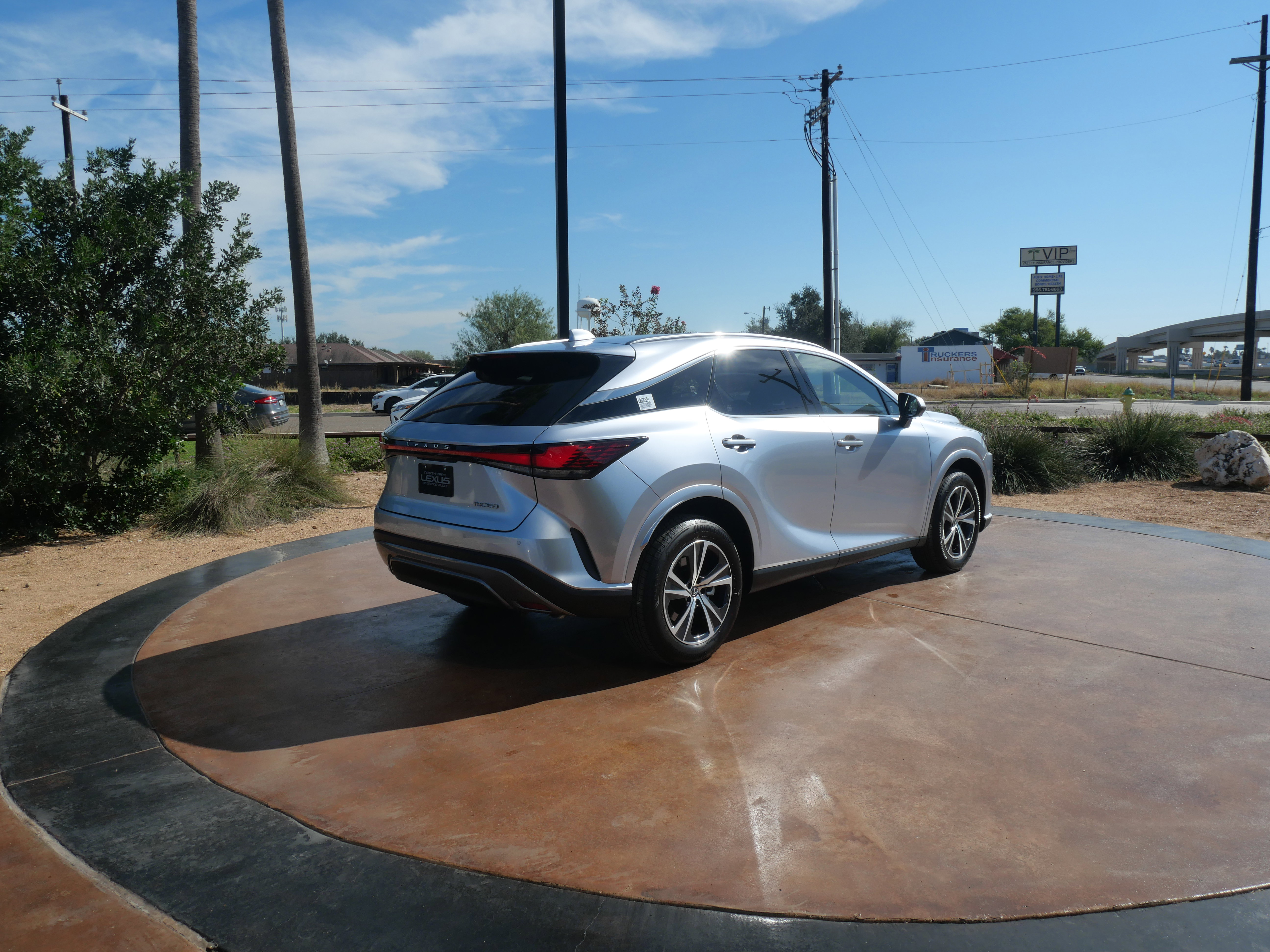 Used 2025 Lexus RX 350 Premium image 2