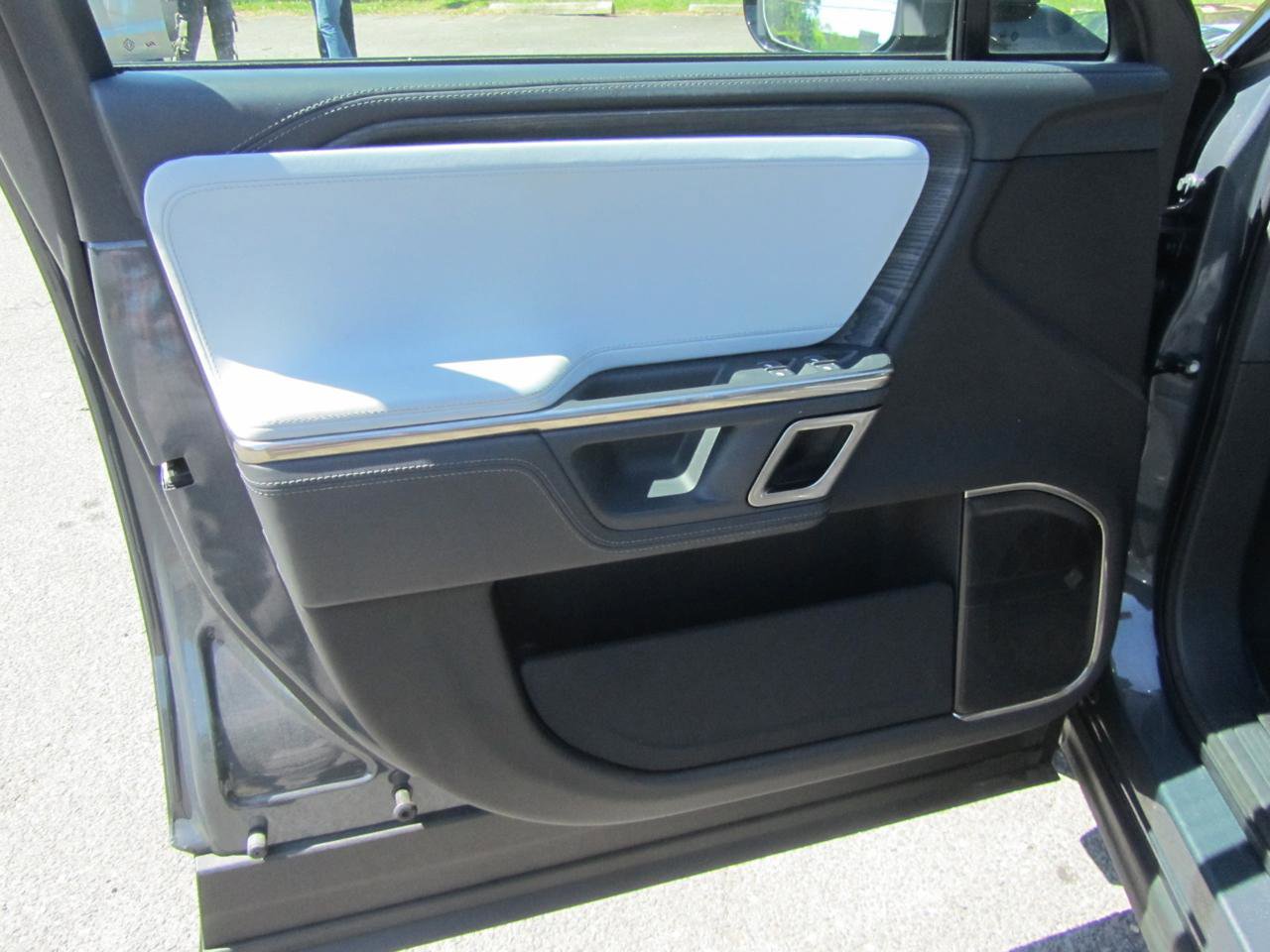 Used 2023 Rivian R1S Adventure image 18