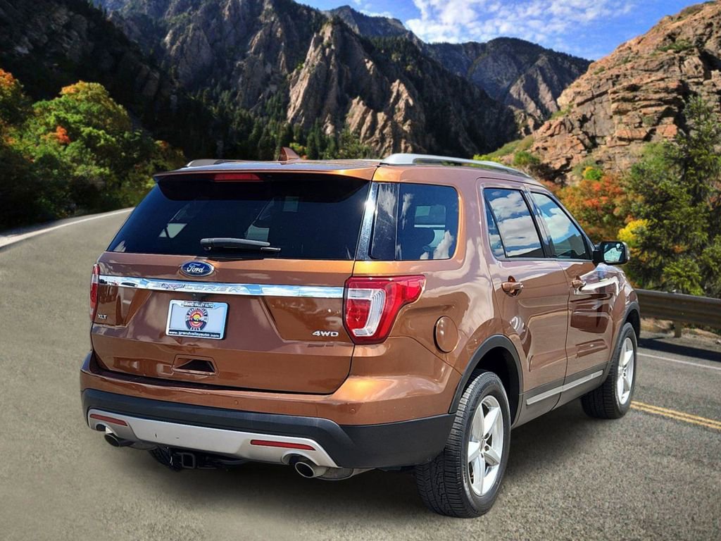 Used 2017 Ford Explorer XLT AWD/4WD image 3