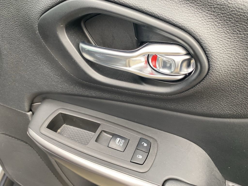 Used 2021 Jeep Cherokee Latitude Lux image 13