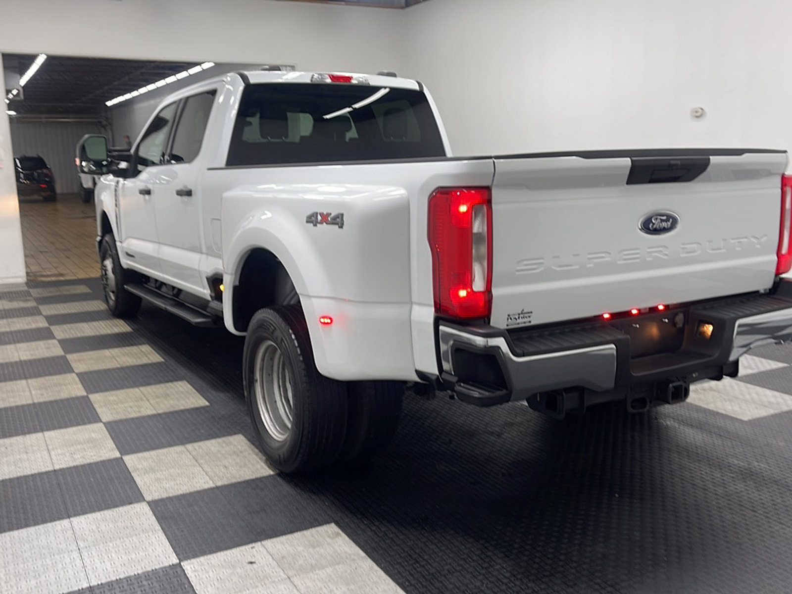 Used 2025 Ford F350 XLT AWD/4WD image 14