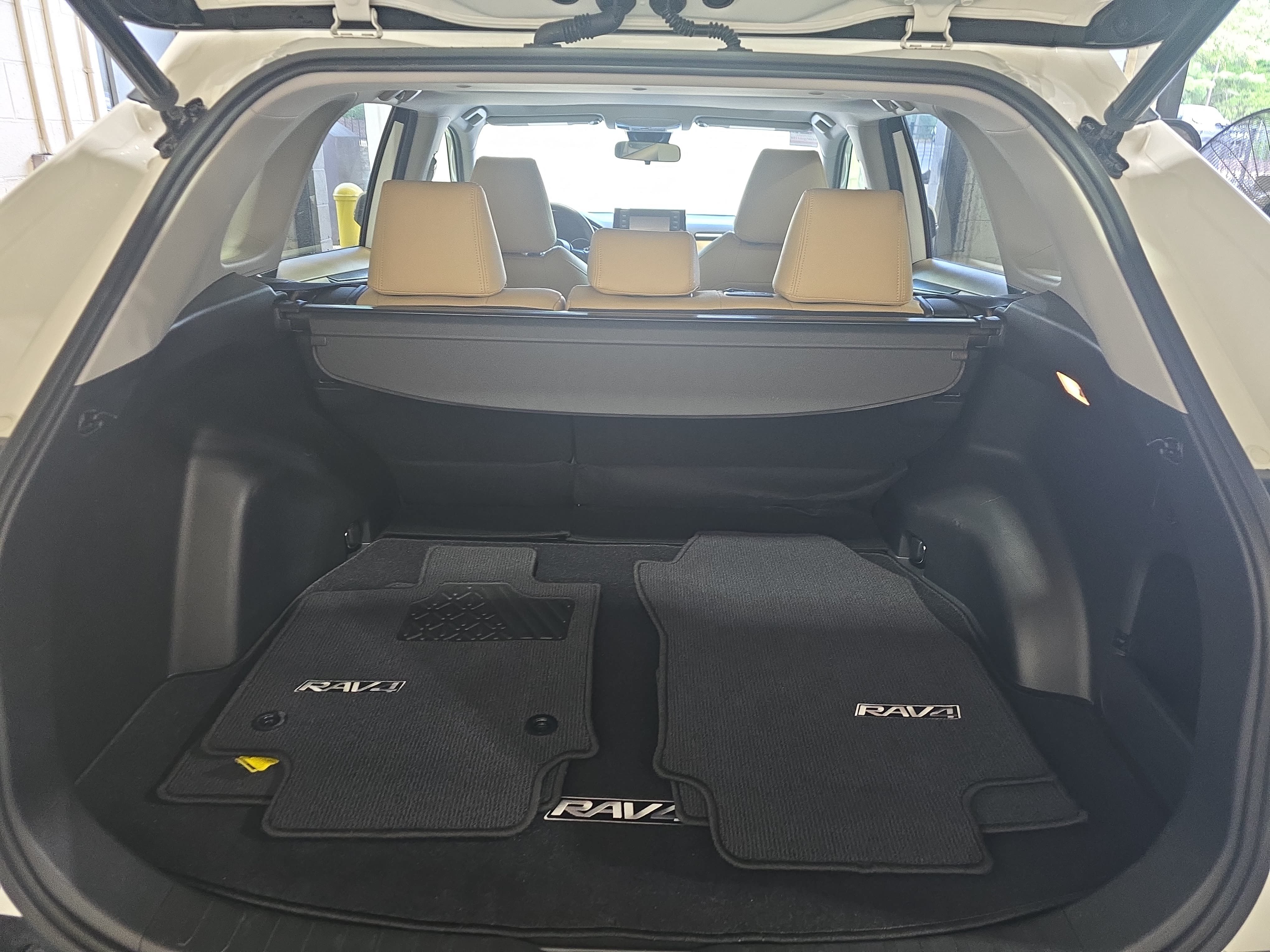 Used 2019 Toyota RAV4 XLE w/ Convenience Package FWD image 13