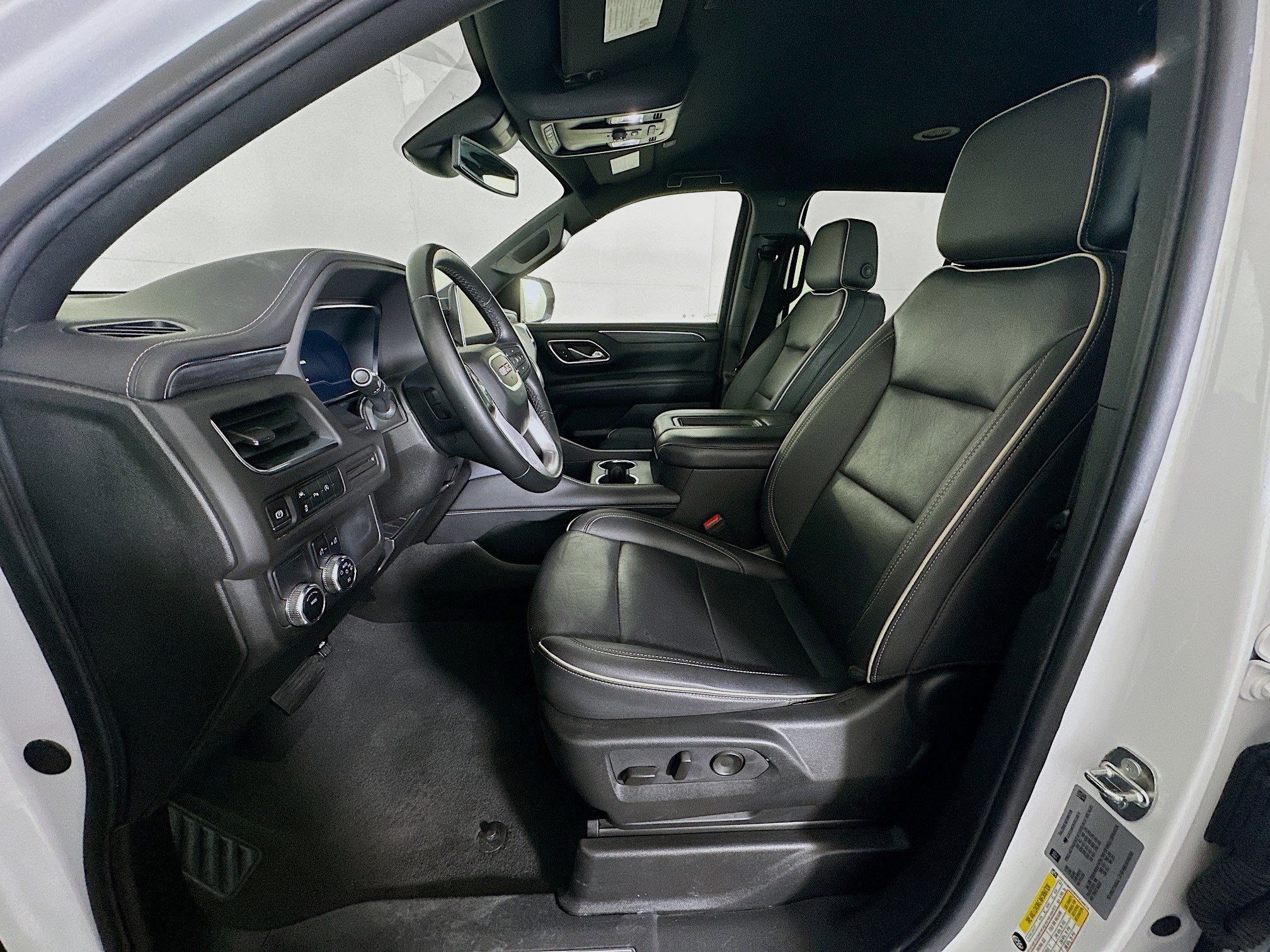 Used 2024 GMC Yukon SLT image 13