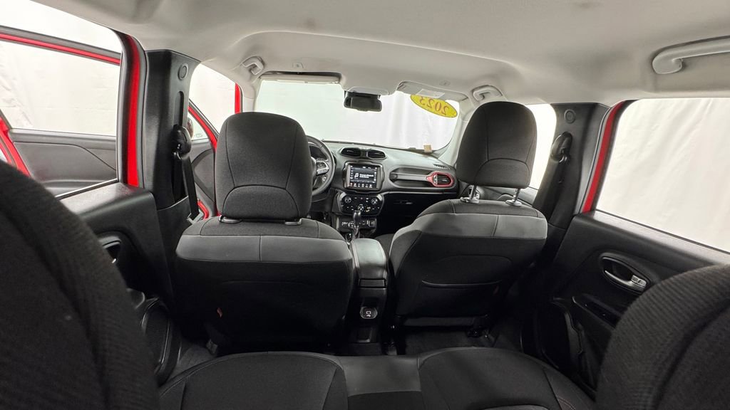 Used 2023 Jeep Renegade Trailhawk AWD/4WD image 17