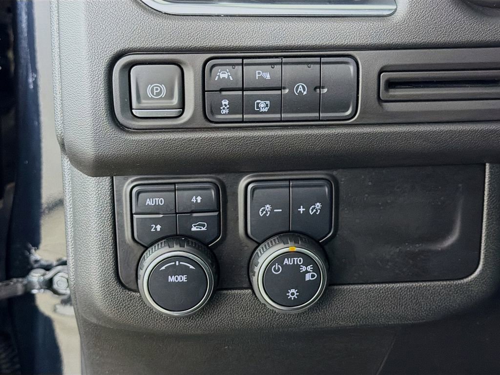 Used 2024 Chevrolet Tahoe RST w/ Luxury Package AWD/4WD image 11