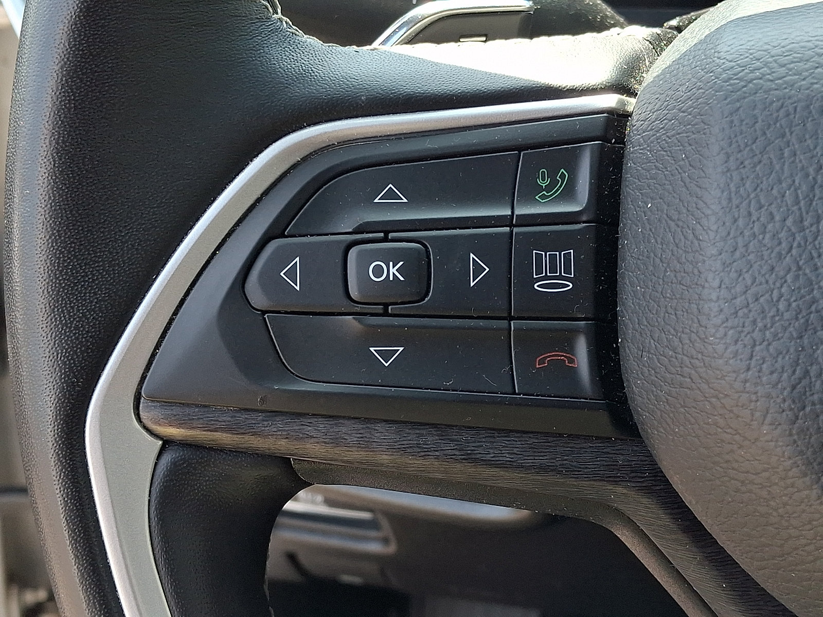 Used 2022 Jeep Grand Cherokee Limited AWD/4WD image 19
