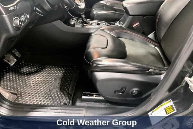 Used 2020 Jeep Cherokee Trailhawk w/ Comfort & Convenience Group AWD/4WD image 25