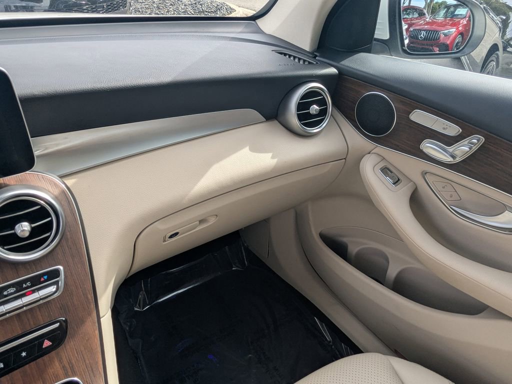 Certified 2022 Mercedes-Benz GLC 300 4MATIC w/ Premium Package Lite image 4