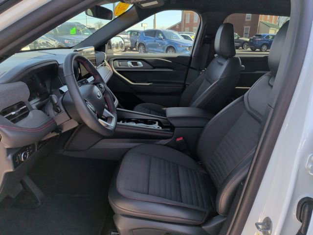 Used 2025 Ford Explorer ST-Line image 4