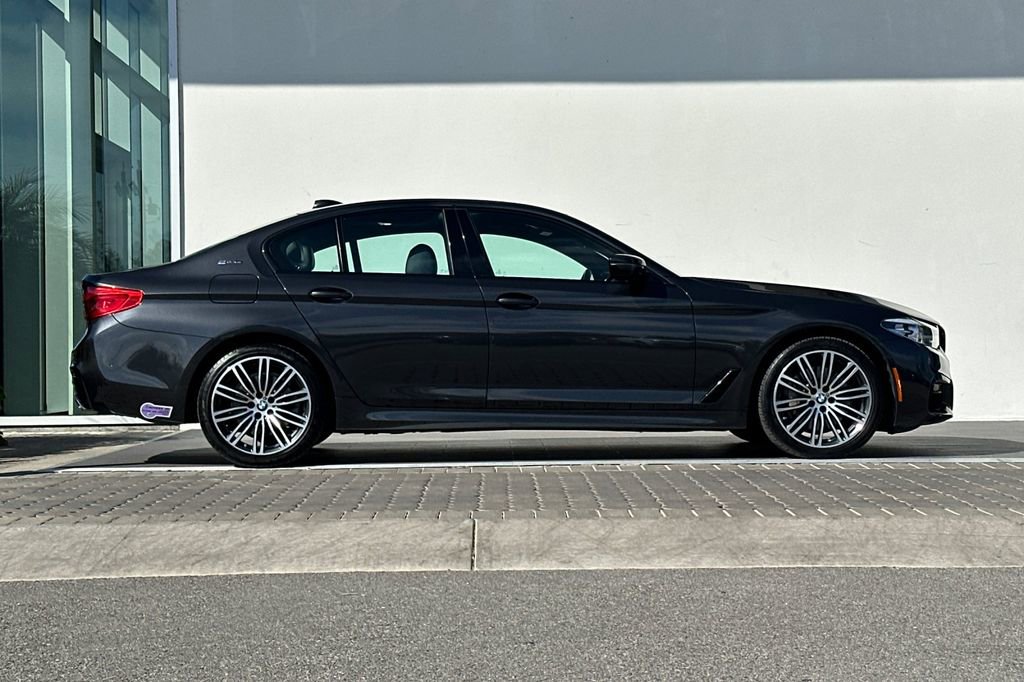 Used 2019 BMW 530e w/ M Sport Package image 2
