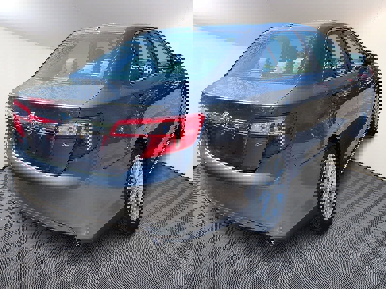 Used 2014 Toyota Camry XLE FWD image 9