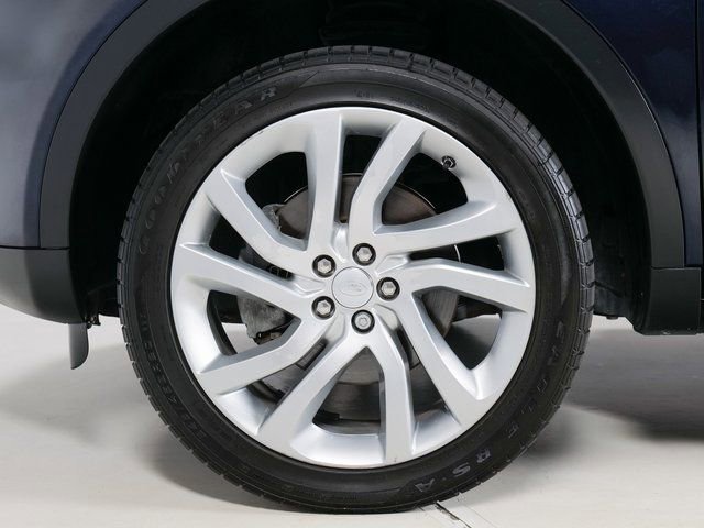 Used 2017 Land Rover Discovery Sport HSE Luxury image 9
